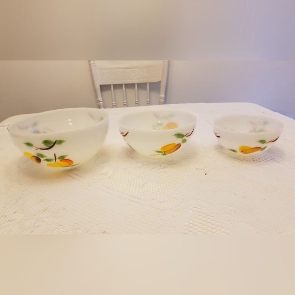 Set of 3 Anchor Hocking Fire King Nesting Mixing Bowls Gay Fad Fruit - Picture 7 of 16